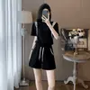 Conjunto de duas peças de roupa esportiva casual da moda estilo coreano para mulheres, verão, modelagem solta, emagrecedor, moderno, que rejuvenesce, conjunto de shorts de manga curta