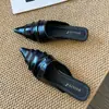 Na663-32 Huiliya 2026 Chinelos Planos Plissados de Bico Apontado, Sapatos Mule Modernos e Versáteis com Design Simples