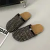 Exquisitas Medias Zapatillas Versátiles de Gama Alta Estilo Francés para Mujer, Nuevo Modelo Verano 2026, Sandalias Cerradas Transparente con Pedrería para Exteriores de Moda