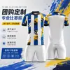 O novo traje esportivo de futebol da Mankai é versátil para treinos, apresentando camisas de manga curta e uniformes de equipe, com suporte para impressão.