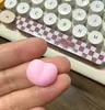 Juguete Suave de Goma TPR Pequeño Squishy, Bollo con Forma de Pata de Gato y Trasero de Durazno, Accesorio para Funda de Teléfono de Trasero de Shin-Chan