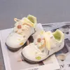Sapatos de Menina Outono Novo Estilo Tênis Esportivo Infantil Meninas Superfície de Couro Sapatos de Treino Alemães Versáteis Antiderrapantes Corrida Sapatos Brancos