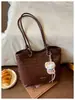 Bolso tote de mimbre tejido a mano retro de nicho para mujer, nuevo y moderno 2026 de gran capacidad para el trabajo y los desplazamientos, bolso de hombro de moda