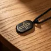 Collar de acero titanio con placa militar de cruz incrustada de diamantes, colgante para hombre con placa ovalada, accesorio de acero inoxidable estilo europeo y americano