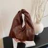 Bolso de Diseño de Nicho para Mujer Nuevo Color Puro Clásico Simple Moda Versátil Bolso de Hombro Axila Bolso Tote