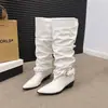 Botas de punta fruncidas apiladas para mujer 2026 otoño/invierno nueva llegada hebilla de cinturón pantorrilla ancha botas largas tacón bajo tacón grueso botas de equitación