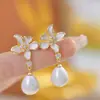 Pendientes Cao Shi de estilo lujoso, superventas transfronterizos, joyería de perlas artificiales moderna y elegante, pendientes colgantes con diseño único de flor