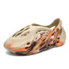 Zapatos Kanye de Cocodrilo de Coco para Hombre Ropa de Verano Exterior Ins Tendencia Antideslizantes Playa Suela Gruesa Antideslizantes Sandalias de Pareja