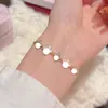 Pulsera de Flores con un Toque de Lujo Ligero, Diseño Suave y Delicado, Exquisita y Versátil, Adecuada para el Uso Diario y para Ir al Trabajo