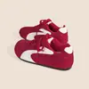 Zapatillas de entrenamiento alemanas rojas para mujer, nuevo modelo otoño 2026, zapatillas versátiles para combinar con faldas, zapatillas casuales de suela fina nicho tipo Forrest Gump