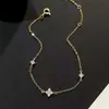 Pulsera de Trébol de Cuatro Hojas Chapada en Plata de Ley S925 con Oro de 18 Quilates, Estilo Japonés Versátil Exquisita Joyería de Gama Alta Flor Pequeña para el Viaje Diario