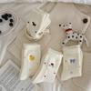 Meias de Veludo Australiano Quentes para Mulheres, Armazenamento de Calor Espessado, Meias Fofas Bordadas com Desenhos Animados de Cano Médio, Meias Versáteis de Pelúcia Cor Branca Leite para Mulheres