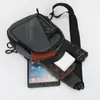 Bolso de Pecho para Hombre con Estampado de Letras de Moda, Bolso Cruzado de Gran Capacidad para Deportes al Aire Libre, Bolso de Hombro Versátil de Múltiples Capas para Viajes y Uso Diario, Moderno