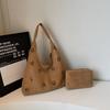 Bolso Estilo Universitario para Mujer Versátil Casual Hueco Tote Suede Mate Bolso de Hombro Bolso de Axila para Viajes de Mujer