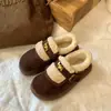 Zapatos Nuevos de Algodón Cálidos Pan de Pan Zapatos Planos de Una Correa Protección contra el Frío 2026 Botas de Nieve Engrosadas Invierno Hebilla Birkenstock Forro de Felpa