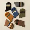 Calcetines de Media Pantorrilla para Hombre de Primavera y Otoño Rayados Modernos Largos Deportivos Transpirables Absorbentes de Sudor Estudiante Casual de Algodón Absorbentes de Sudor y Resistentes al Olor