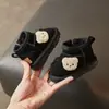 Botas de nieve para niños invierno nuevo estilo dibujos animados para niños zapatos de algodón con terciopelo extra gruesos para niñas pequeñas antideslizantes cálidos zapatos de algodón grandes