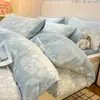 Juego de Cuatro Piezas de Leche Gruesa Tallada de Invierno Manta Cálida de Coral Funda de Edredón Juego de Tres Piezas de Franela Sábana Ropa de Cama