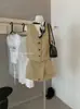 Conjunto de Chaleco sin Mangas de Cuello en V Estilo Old Money de Verano Y.Jia + Shorts Casuales Irregulares para Mujer 9158