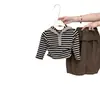 DocezinhoEste conjunto é tão coreano! Conjunto de Outono para Meninas Manga Longa Listrada Cor Café Calcinhas Estilo Coreano Conjunto de Duas Peças
