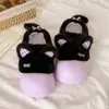 As pantufas de algodão macias e fofas de gatinho da Fábrica de Sapatos Qidan para mulheres são fofas, quentes, forradas com pelúcia, com solado grosso, antiderrapantes e adequadas para uso doméstico no inverno.