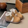 Zapatos para niñas zapatos Birkenstock con forro de felpa para uso en exteriores Otoño/Invierno 2025 Nuevo Estilo Suela Suave Botas de Nieve para Niñas Zapatos de Algodón para Bebé