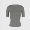 Camiseta preta elegante e estilosa, slim fit, de manga média, com ombros normais, para mulheres, versátil e modeladora, top básico de gola redonda e meia-manga para primavera e verão