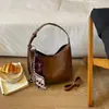Bolsa de antebraço feminina estilosa e atraente, nova tendência 2026, bolsa de ombro minimalista, retrô, chique, adequada para o trajeto e o uso diário