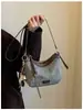 Bolso tejido nuevo de nicho en forma de media luna, distintivo bolso de axila de paja y mezclilla, bolso de hombro para mujer, bolso cruzado de nicho para mujer