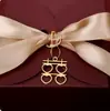Ventas Directas de Fábrica Nuevo Colgante de Metal con la Palabra Feliz Decoración de Recuerdo de Boda Caja de Dulces de Boda Accesorios de Joyería Dorados con la Palabra Feliz