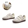 Tênis brancos de couro legítimo 2026 outono novo sapatos de plataforma versáteis com sola grossa que aumentam a altura femininos com velcro casuais sapatos de treino alemães para mulheres