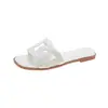 Pantuflas de verano para mujer para exteriores 2025 nuevas sandalias de playa de moda estilo chica linda ins pantuflas blancas