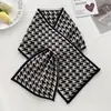 Novo Estilo de Inverno Feminino Preto e Branco Clássico Versátil Estilo Coreano Decorativo Elegante Lenço de Pescoço Protetor de Pescoço Preguiçoso Lenço Cruzado