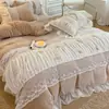 Conjunto de quatro peças de alta qualidade em veludo de leite novo, com design de rosa romântico francês, com lençóis de berço e lençóis com elástico espessados