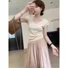 Camiseta de punto morada con cuello en U de seda helada, manga corta, para mujer, de verano, fina, ajustada, adelgazante, con manga acampanada, top elegante de alta gama