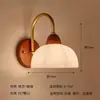 Carga sin cables instalación magnética lámpara de pared para mesita de noche luz de lujo pared de fondo de sala de estar francesa pasillo lirio dormitorio hierro