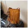 Bolso Pequeño Cuadrado Vintage Nuevo de Otoño/Invierno con Borlas Escarchadas, Bolso de Hombro y Cruzado, Bolso Pequeño Bohemio con Remaches y Pentagrama para Mujer