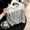 Suéter con capucha de punto a rayas de color contrastante con cordón, nuevo para Otoño/Invierno 2026, para mujer, corte ajustado
