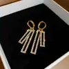 Estilo Luxo Leve Fivela de Orelha Retangular Vazada com Diamante Novo da Moda 2024 Brincos Longos Geométricos Elegantes de Alta Qualidade para Mulheres