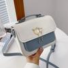 Bolsa tejida a mano DIY bolsa de material casero hecha a mano bandolera de un hombro para mujer bolsa cuadrada pequeña de colores combinados de moda Primavera