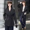 Elegante gabardina de mujer de moda, estilo nuevo otoño 2026, corte holgado adelgazante, estilo coreano, cuello grande, con cinturón