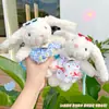 Saia Floral de Coelho Fofinho Chaveiro de Coelho de Orelhas Caídas Boneca de Pelúcia Fofa Exquisita Pingente de Mochila para Menina Presente