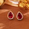 Brincos de Tarraxa Gota d'Água Vermelha com Zircônia, Modernos, Luxuosos, Sofisticados, Delicados e Compactos, Acessórios de Orelha para Orelhas Furadas, Joias da Moda