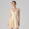 Novo vestido feminino estilo INS, elegante, que abraça o corpo, cor sólida, sem costas, slim fit, com forro embutido para evitar transparência, adequado para yoga e tênis