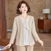 Camisa básica de outono para mãe, blusa falsa de duas peças, novo estilo 2026, camiseta estilosa de primavera e outono para mulheres de meia-idade e idosas