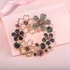 Broche de flor de diamante de temperamento coreano para mujer, atmósfera europea y americana, elegante ramillete, accesorios para abrigo de otoño e invierno, venta al por mayor al contado