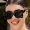 Óculos de Sol Quadrados Personalizados de Novo Estilo Transfronteiriços para Rostos Grandes, Efeito Emagrecedor, Gradiente Tendência Versátil Estilo de Rua Europeu e Americano Óculos de Sol para Mulheres