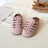Chinelos Birkenstock Trançados Retrô da Moda para Crianças 2026 Nova Coleção Primavera/Outono Simples Cor Sólida Bico Fechado Meio Chinelo Uso Externo