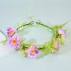 Nova tiara de guirlanda floral com tema de floresta, apresentando padrões florais simulados. Adequado para noivas, madrinhas e damas de honra em sessões de fotos ao ar livre.