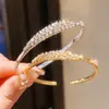 Elegante Pulsera de Zirconia Estilo Francés con Diamantes, Pulsera Abierta Envolvente Floral Estilo Corte Vintage, Accesorio de Mano de Moda y Versátil